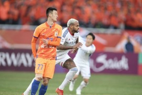 关于巴特勒在MAD比赛中比赛规则变更，险胜引发热议！引发球迷热议的信息